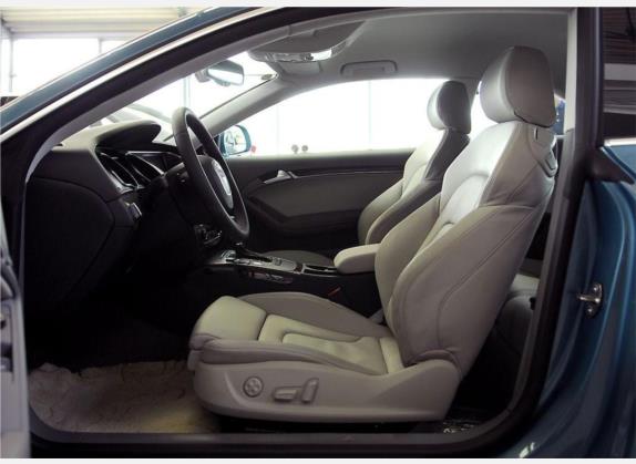 奥迪A5 2008款 3.2 coupe quattro 车厢座椅   前排空间