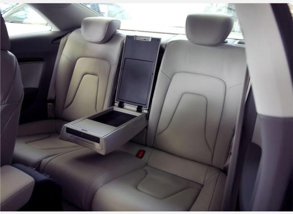 奥迪A5 2008款 3.2 coupe quattro 车厢座椅   后排空间