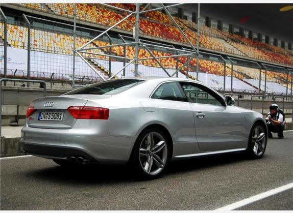 奥迪A5 2008款 3.2 coupe quattro 外观   斜后