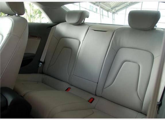 奥迪A5 2009款 2.0TFSI coupe 车厢座椅   后排空间