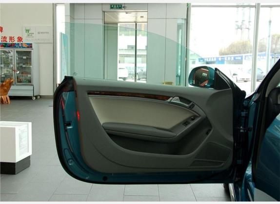 奥迪A5 2009款 2.0TFSI coupe 车厢座椅   前门板