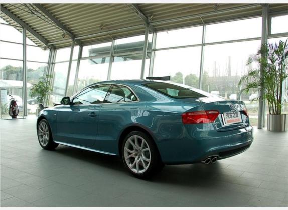 奥迪A5 2009款 2.0TFSI coupe 外观   斜后