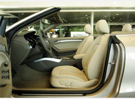 奥迪A5 2010款 2.0TFSI Cabriolet 车厢座椅   前排空间