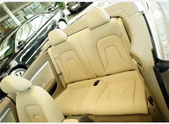 奥迪A5 2010款 2.0TFSI Cabriolet 车厢座椅   后排空间