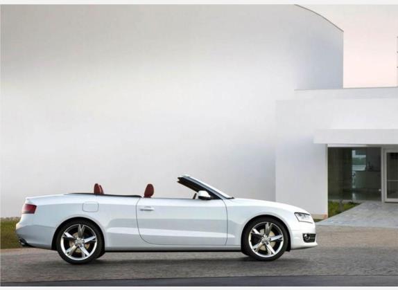 奥迪A5 2010款 2.0TFSI Cabriolet 外观   正侧
