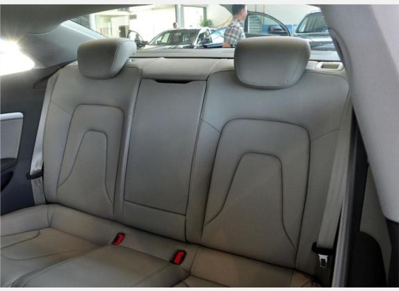 奥迪A5 2010款 2.0TFSI Coupe 风尚版 车厢座椅   后排空间