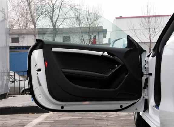 奥迪A5 2012款 2.0TFSI Coupe 车厢座椅   前门板