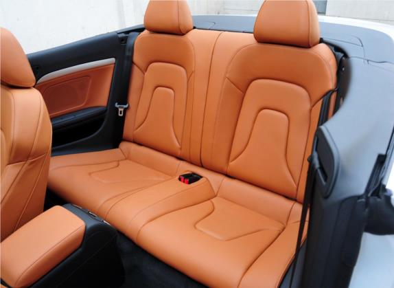 奥迪A5 2012款 2.0TFSI Cabriolet 车厢座椅   后排空间