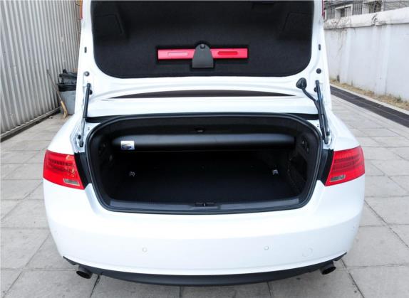 奥迪A5 2012款 2.0TFSI Cabriolet 车厢座椅   后备厢