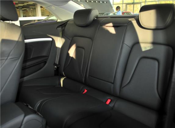 奥迪A5 2013款 Coupe 40 TFSI 车厢座椅   后排空间
