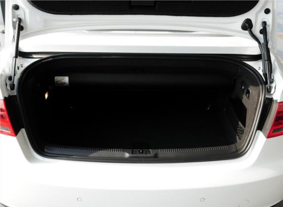 奥迪A5 2013款 Cabriolet 40 TFSI 车厢座椅   后备厢