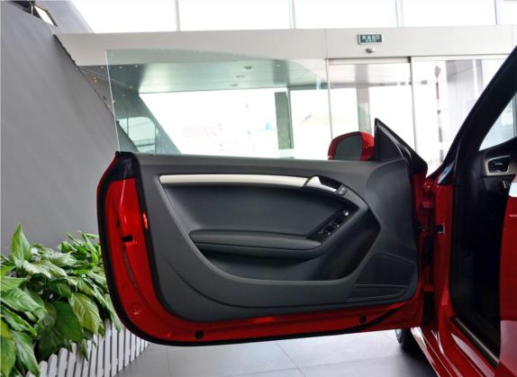 奥迪A5 2013款 Cabriolet 40 TFSI quattro 车厢座椅   前门板