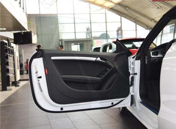 奥迪A5 2016款 Cabriolet 45 TFSI 进取型 车厢座椅   前门板