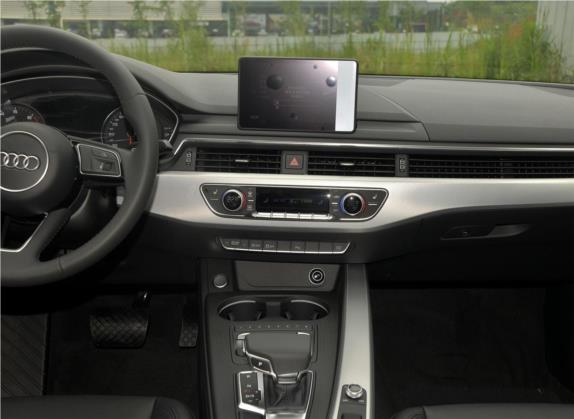 奥迪A5 2017款 Sportback 45 TFSI 时尚型 中控类   中控台