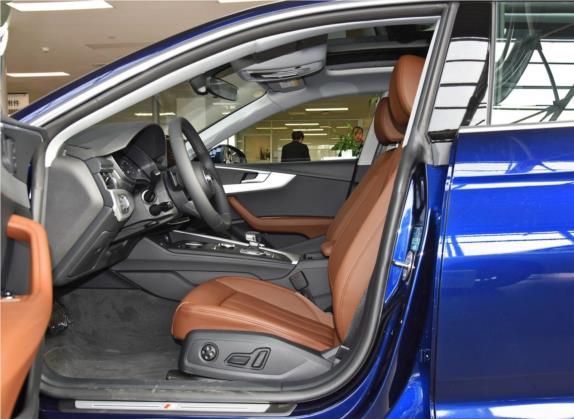 奥迪A5 2019款 Sportback 40 TFSI 时尚型 车厢座椅   前排空间