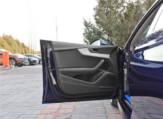 奥迪A5 2019款 Sportback 45 TFSI quattro 运动型 车厢座椅   前门板