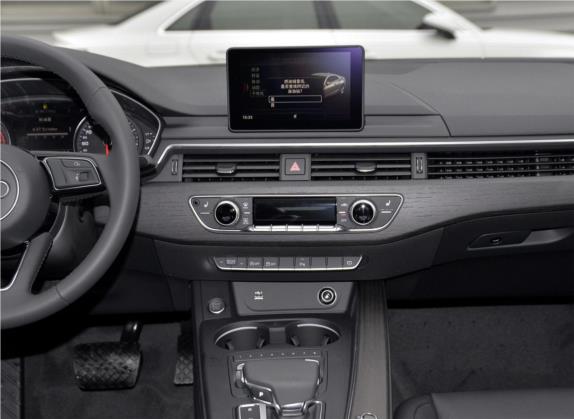 奥迪A5 2019款 Coupe 40 TFSI 时尚型 国V 中控类   中控台