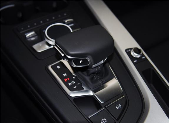 奥迪A5 2019款 Coupe 45 TFSI quattro 运动型 国V 中控类   挡把