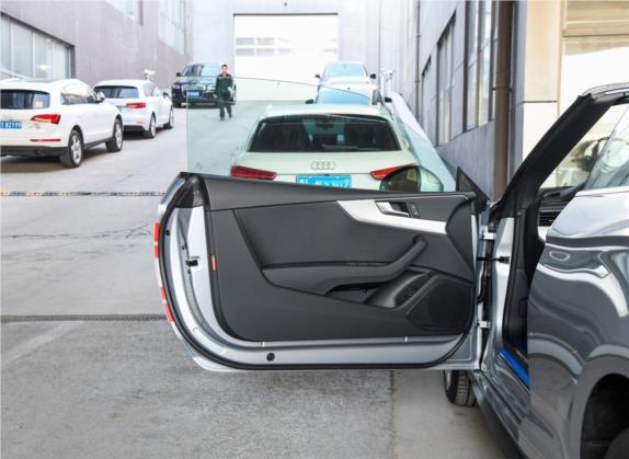 奥迪A5 2019款 Cabriolet 40 TFSI 时尚型 国V 车厢座椅   前门板