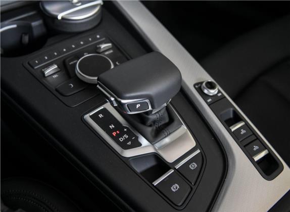 奥迪A5 2019款 Cabriolet 40 TFSI 时尚型 国V 中控类   挡把