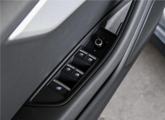 奥迪A5 2019款 Cabriolet 40 TFSI 时尚型 国V 车厢座椅   门窗控制