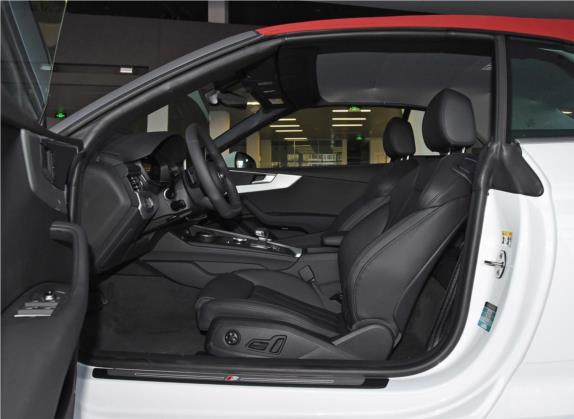 奥迪A5 2019款 Cabriolet 45 TFSI quattro 运动型 国V 车厢座椅   前排空间