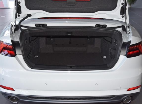 奥迪A5 2019款 Cabriolet 45 TFSI quattro 运动型 国V 车厢座椅   后备厢