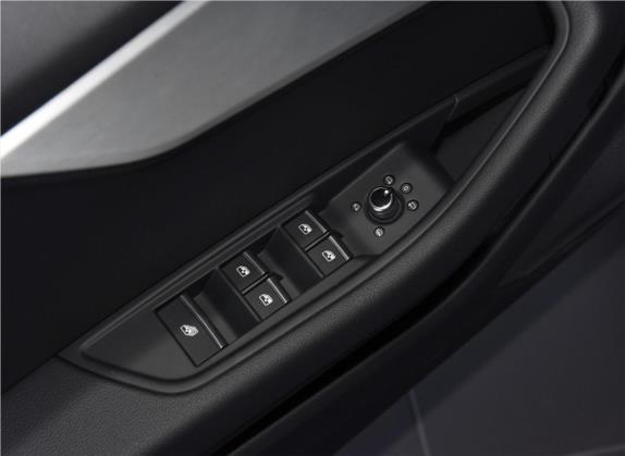 奥迪A5 2019款 Cabriolet 45 TFSI quattro 运动型 国V 车厢座椅   门窗控制