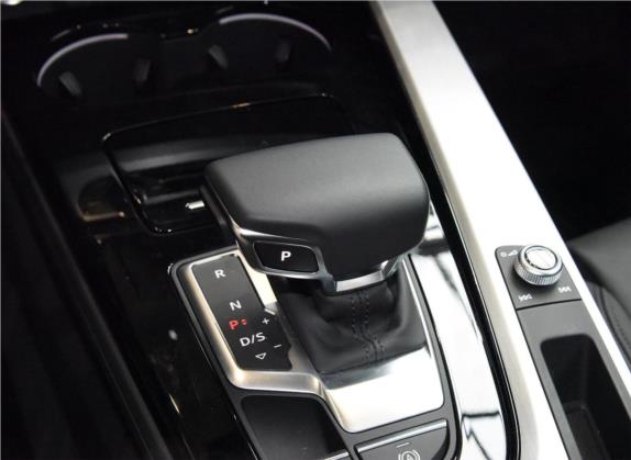 奥迪A5 2021款 Coupe 45 TFSI quattro 臻选动感型 中控类   挡把