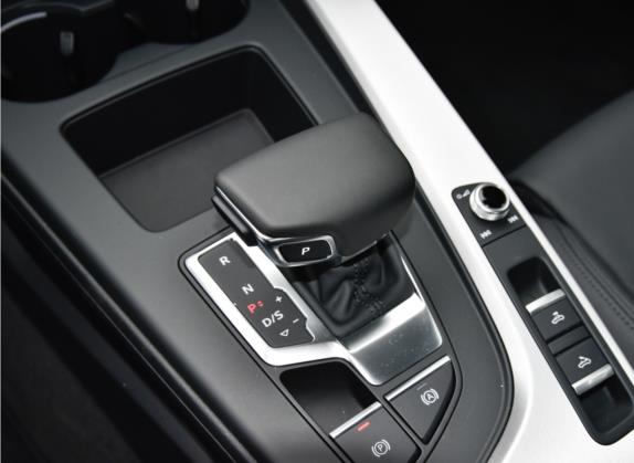 奥迪A5 2021款 Cabriolet 45 TFSI quattro 臻选动感型 中控类   挡把