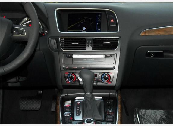 奥迪Q5(进口) 2010款 2.0TFSI 越野版 中控类   中控台