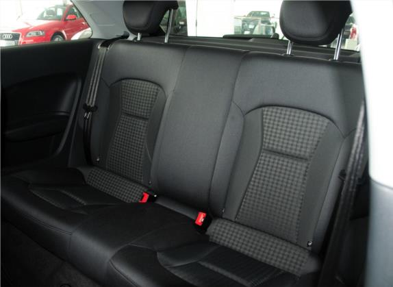 奥迪A1 2012款 1.4 TFSI Urban 车厢座椅   后排空间