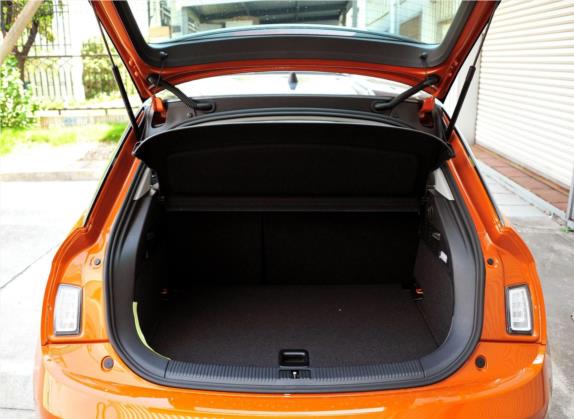 奥迪A1 2013款 30 TFSI Sportback Ego plus 车厢座椅   后备厢