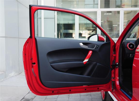 奥迪A1 2013款 30 TFSI 中国限量版 Ego 车厢座椅   前门板