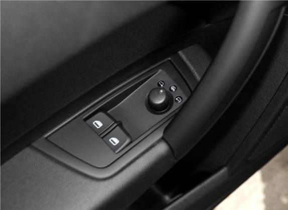 奥迪A1 2014款 30 TFSI 时尚型 车厢座椅   门窗控制