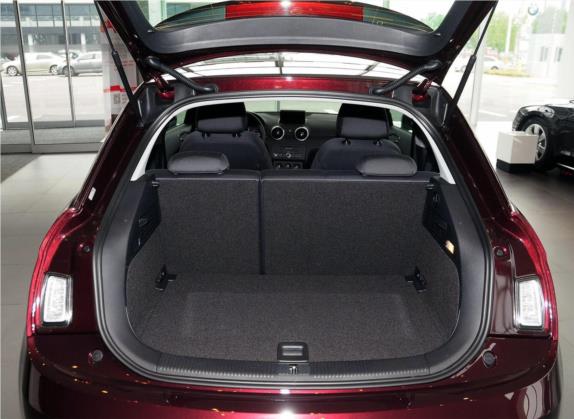 奥迪A1 2014款 30 TFSI 技术型 车厢座椅   后备厢