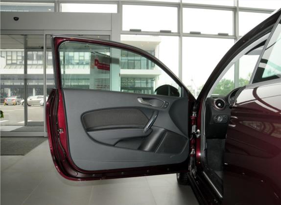 奥迪A1 2014款 30 TFSI 技术型 车厢座椅   前门板