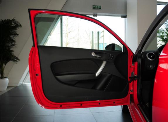 奥迪A1 2014款 30 TFSI 舒适型 车厢座椅   前门板