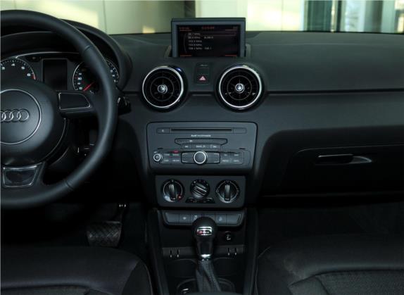 奥迪A1 2014款 30 TFSI Sportback技术型 中控类   中控台
