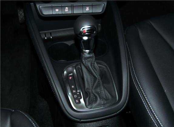奥迪A1 2014款 30 TFSI Sportback舒适型 中控类   挡把