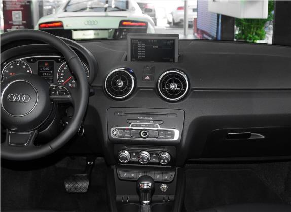 奥迪A1 2014款 30 TFSI Sportback豪华型 中控类   中控台