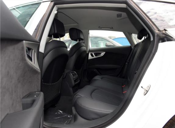 奥迪A7 2016款 40 TFSI quattro 技术型 车厢座椅   后排空间
