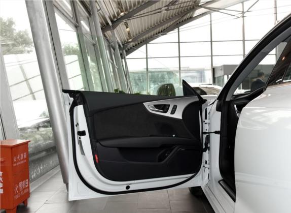 奥迪A7 2017款 40 TFSI quattro 技术型 车厢座椅   前门板