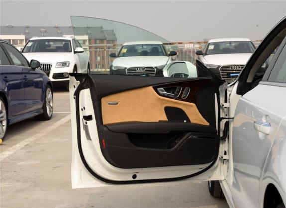 奥迪A7 2017款 50 TFSI quattro 舒适型 车厢座椅   前门板