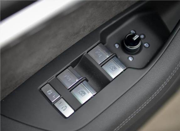 奥迪A7 2019款 55 TFSI quattro 竞技版 车厢座椅   门窗控制