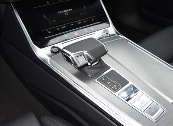 奥迪A7 2023款 45 TFSI 臻选型 中控类   挡把