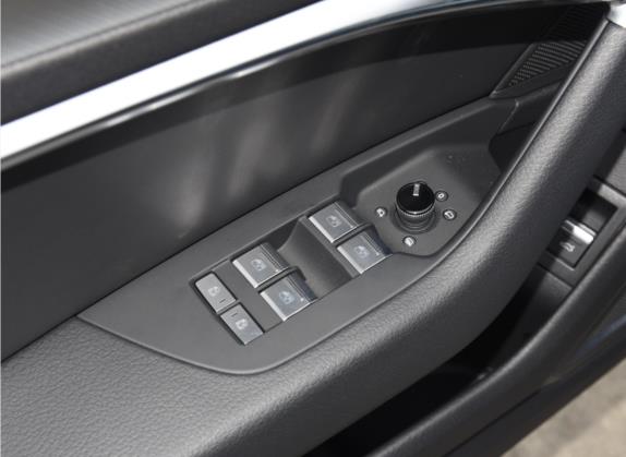 奥迪A7 2023款 45 TFSI 臻选型 车厢座椅   门窗控制