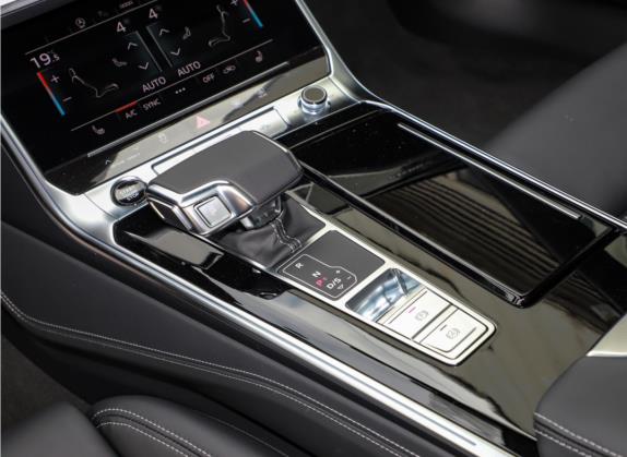 奥迪A7 2023款 55 TFSI quattro 尊享型 中控类   挡把
