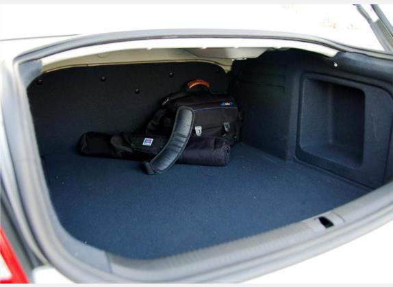 奥迪A6L 2006款 3.2 FSI 尊享型 车厢座椅   后备厢