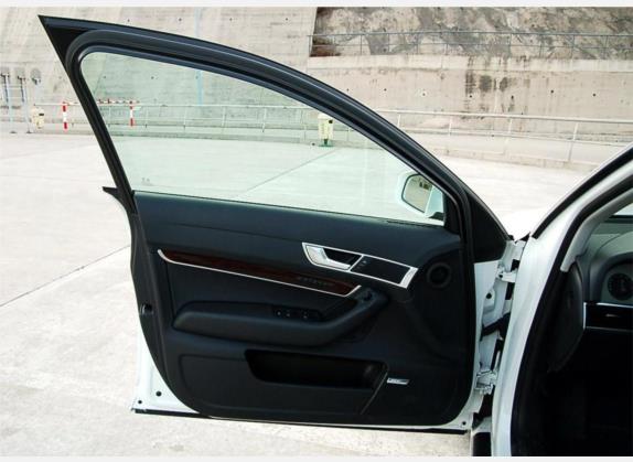 奥迪A6L 2006款 3.2 FSI 尊享型 车厢座椅   前门板